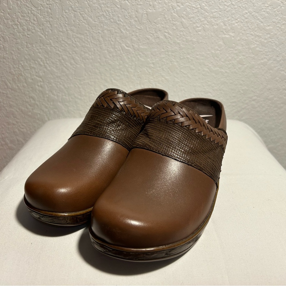 Brand New Women’s KLOGS “Astoria” Clog slide-ins in color Brown